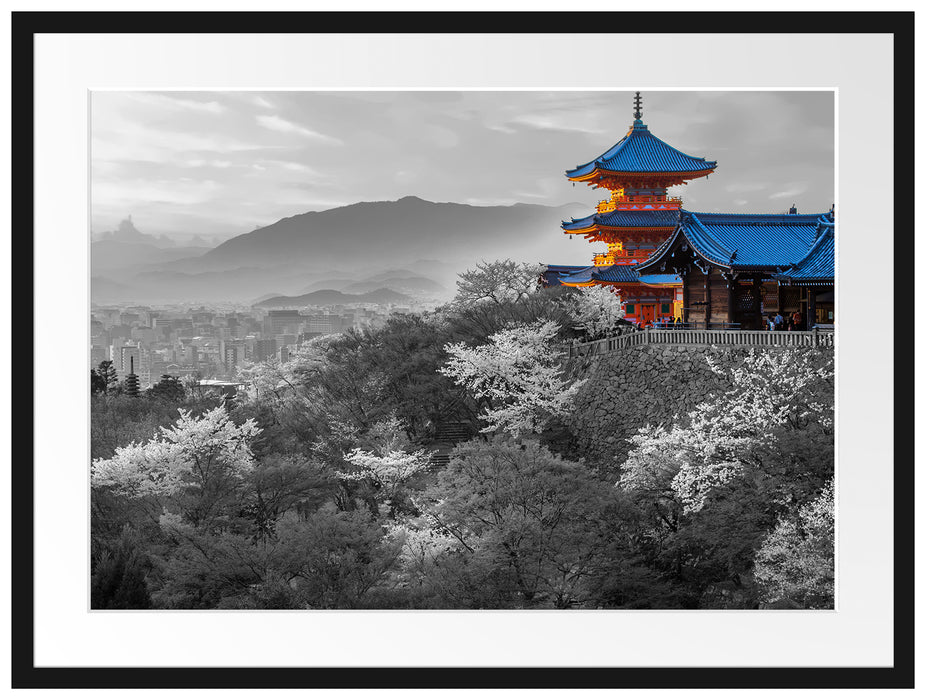 Japanischer Tempel vor nebeliger Stadt B&W Detail Passepartout Rechteckig 80