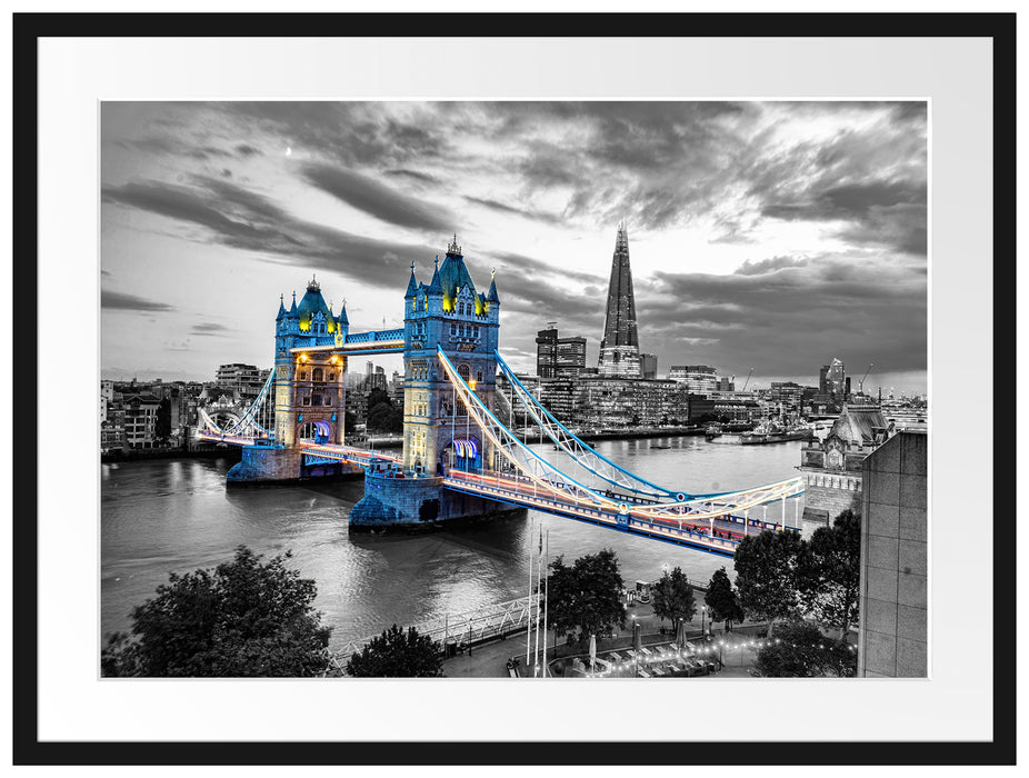 Beleuchtete Tower Bridge am Abend B&W Detail Passepartout Rechteckig 80