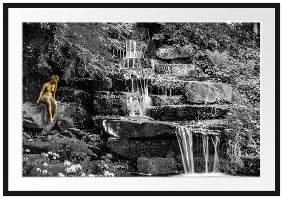 Kleiner Wasserfall über Steinplatten B&W Detail Passepartout Rechteckig 100