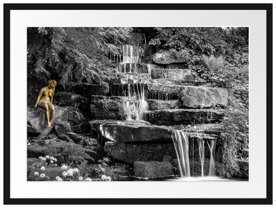 Kleiner Wasserfall über Steinplatten B&W Detail Passepartout Rechteckig 80