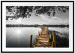 Holzbrücke über Natursee im Sommer B&W Detail Passepartout Rechteckig 100