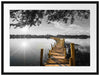 Holzbrücke über Natursee im Sommer B&W Detail Passepartout Rechteckig 80