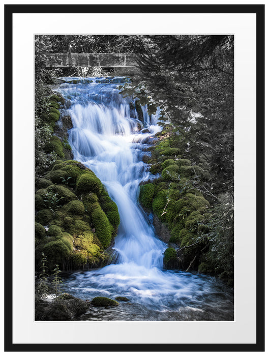 Wasserfall im grünen Wald B&W Detail Passepartout Rechteckig 80