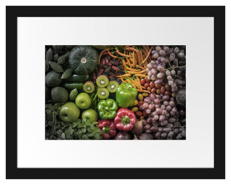 Pixxprint Verschiedene bunte Früchte von oben B&W Detail, im Galerie-Passepartout Bilderrahmen