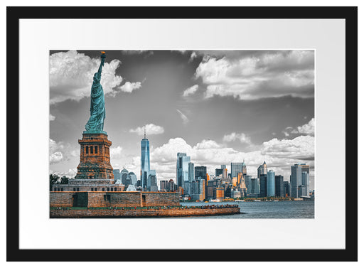 Freiheitsstatue mit New Yorker Skyline B&W Detail Passepartout Rechteckig 40