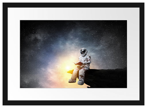 Lesender Astronaut auf Vorsprung vor Galaxie B&W Detail Passepartout Rechteckig 40