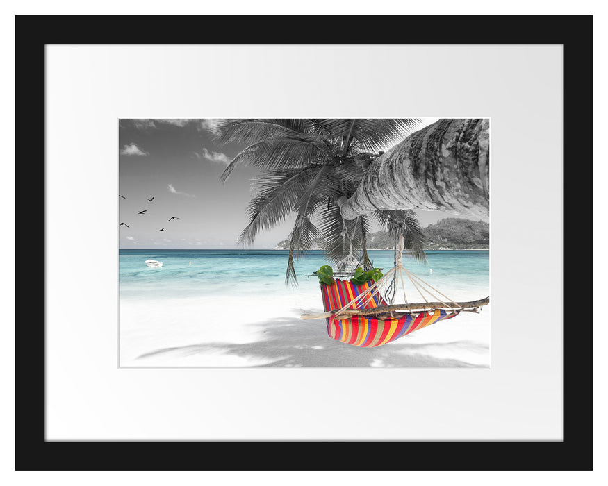 Pixxprint Bunte Hängematte am Traumstrand B&W Detail, im Galerie-Passepartout Bilderrahmen