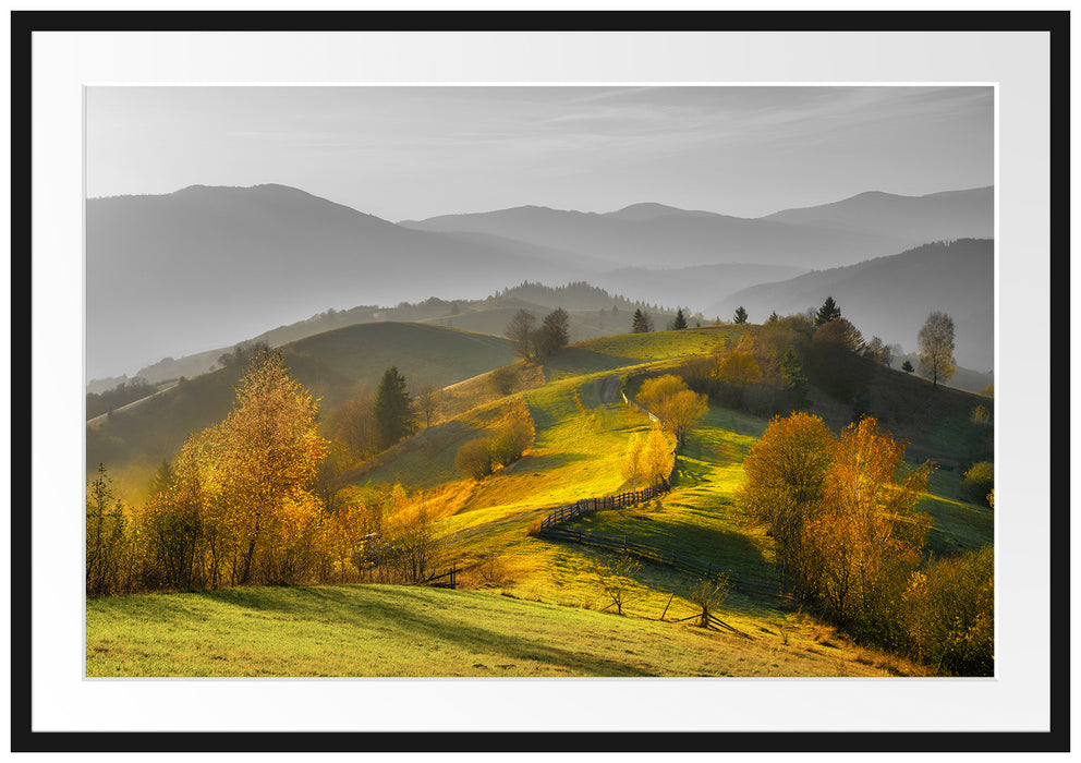 Hügelige Herbstlandschaft bei Sonnenuntergang B&W Detail Passepartout Rechteckig 100