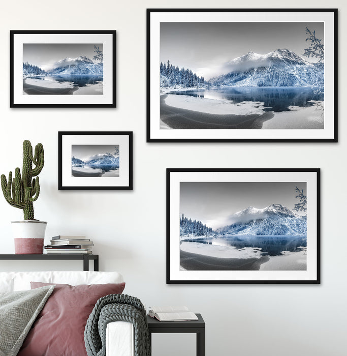 Winterlandschaft mit gefrorenem Bergsee B&W Detail Passepartout Wohnzimmer Rechteckig