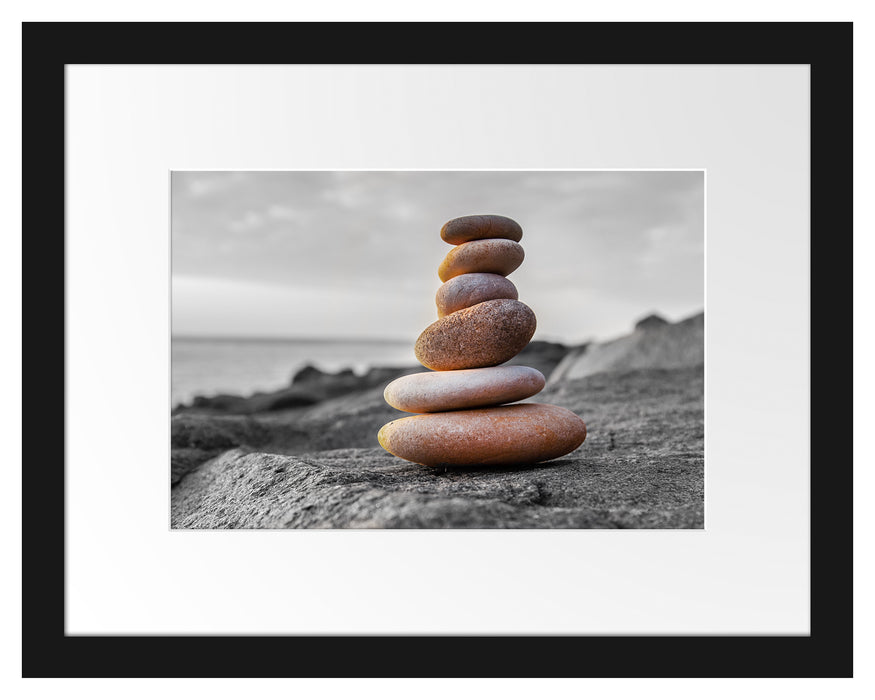 Pixxprint Kieselpyramide im Sonnenuntergang B&W Detail, im Galerie-Passepartout Bilderrahmen