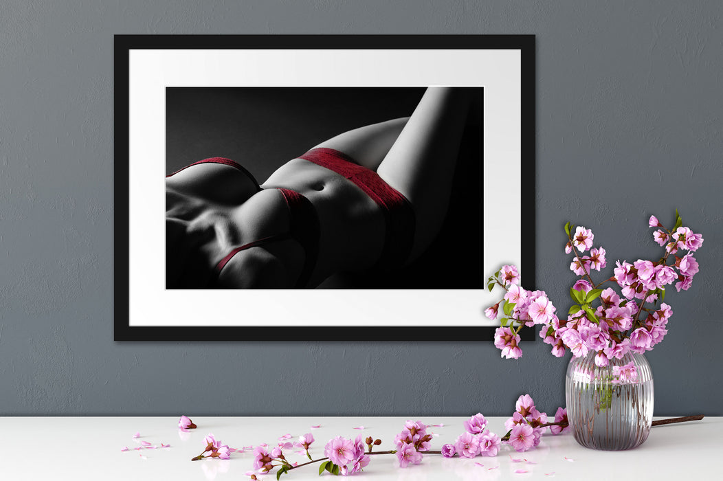 Frauenkörper in sexy roter Unterwäsche B&W Detail Passepartout Detail Rechteckig