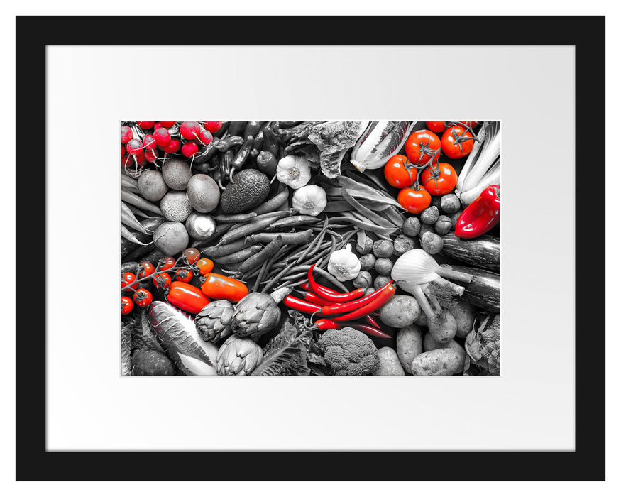 Pixxprint Bunte Gemüsemischung B&W Detail, im Galerie-Passepartout Bilderrahmen