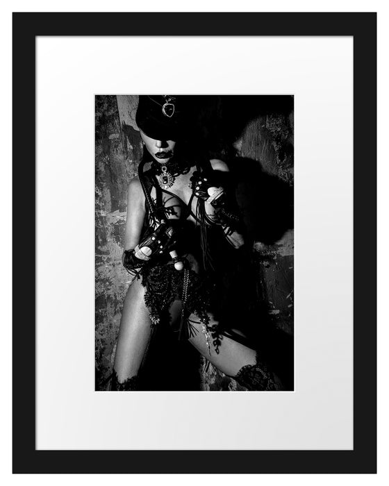 Pixxprint Sexy Domina mit Peitsche, Monochrome, im Galerie-Passepartout Bilderrahmen