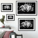 Neugieriges Totenkopfäffchen auf Ast, Monochrome Passepartout Wohnzimmer Rechteckig
