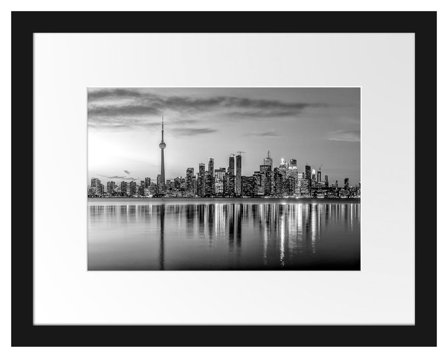 Pixxprint Skyline Toronto in der Abenddämmerung, Monochrome, im Galerie-Passepartout Bilderrahmen