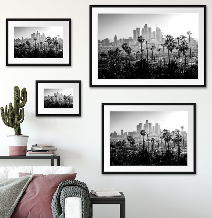 Palmen vor Skyline von Los Angeles, Monochrome Passepartout Wohnzimmer Rechteckig