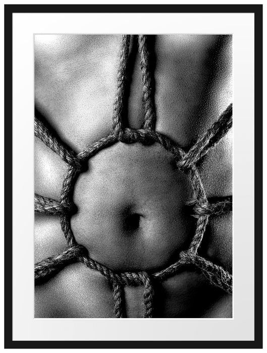 Kreis aus Seilen auf nacktem Körper, Monochrome Passepartout Rechteckig 80