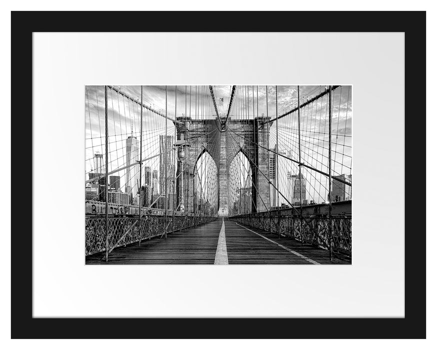 Pixxprint Leere Brooklyn Bridge in New York City, Monochrome, im Galerie-Passepartout Bilderrahmen