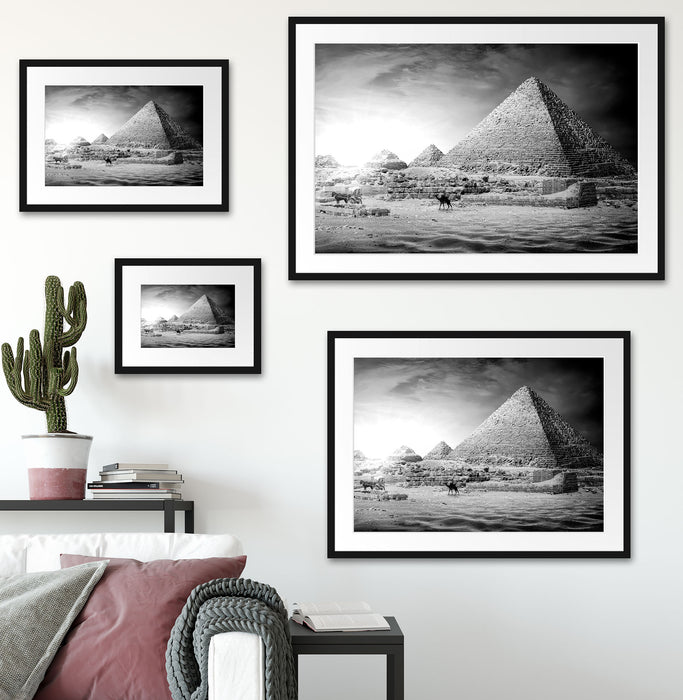 Pyramiden in Ägypten bei Sonnenuntergang, Monochrome Passepartout Wohnzimmer Rechteckig