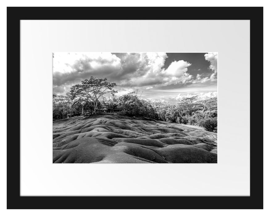 Pixxprint Siebenfarbige Erde bei Chamarel auf Mauritius, Monochrome, im Galerie-Passepartout Bilderrahmen