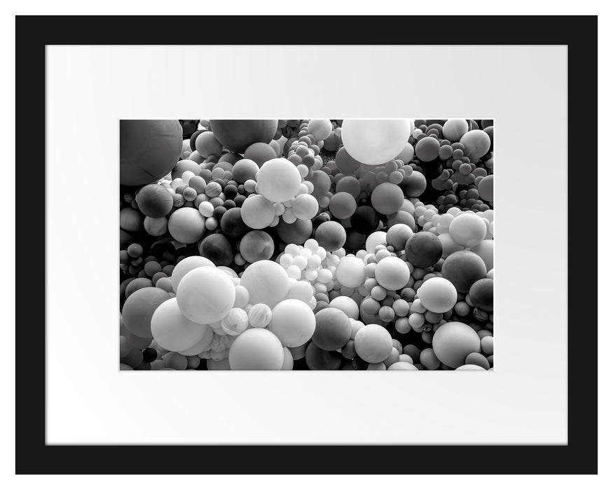 Pixxprint Hunderte bunte Luftballons, Monochrome, im Galerie-Passepartout Bilderrahmen