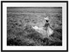 Frau im Kleid läuft durch Lavendelfeld, Monochrome Passepartout Rechteckig 80