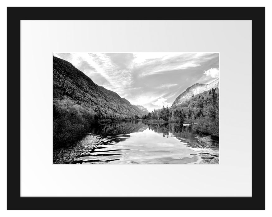 Pixxprint Talfluss zwischen herbstlichen Bergen, Monochrome, im Galerie-Passepartout Bilderrahmen