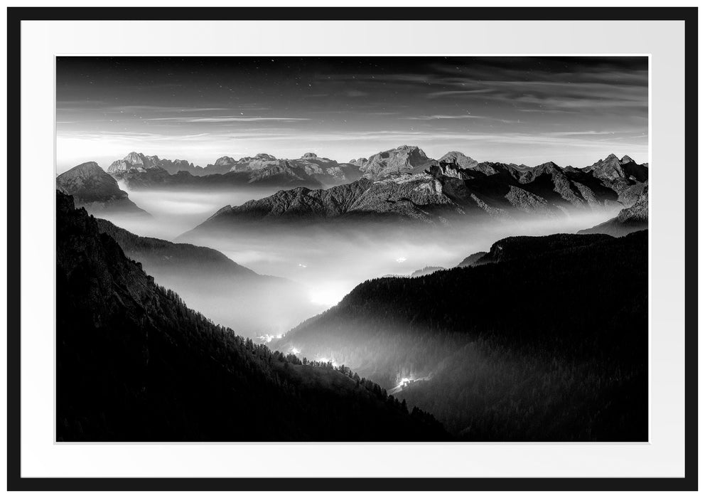 Leuchtender Nebel in Bergtälern, Monochrome Passepartout Rechteckig 100