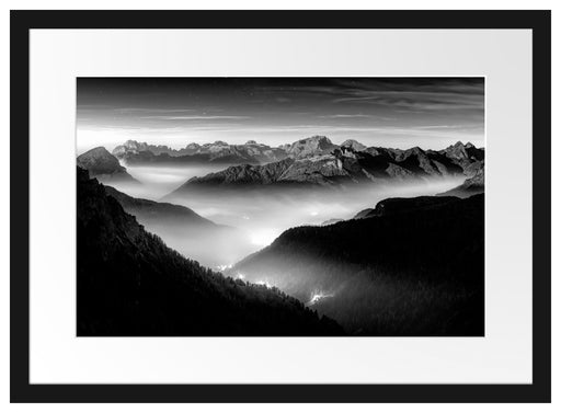 Leuchtender Nebel in Bergtälern, Monochrome Passepartout Rechteckig 40
