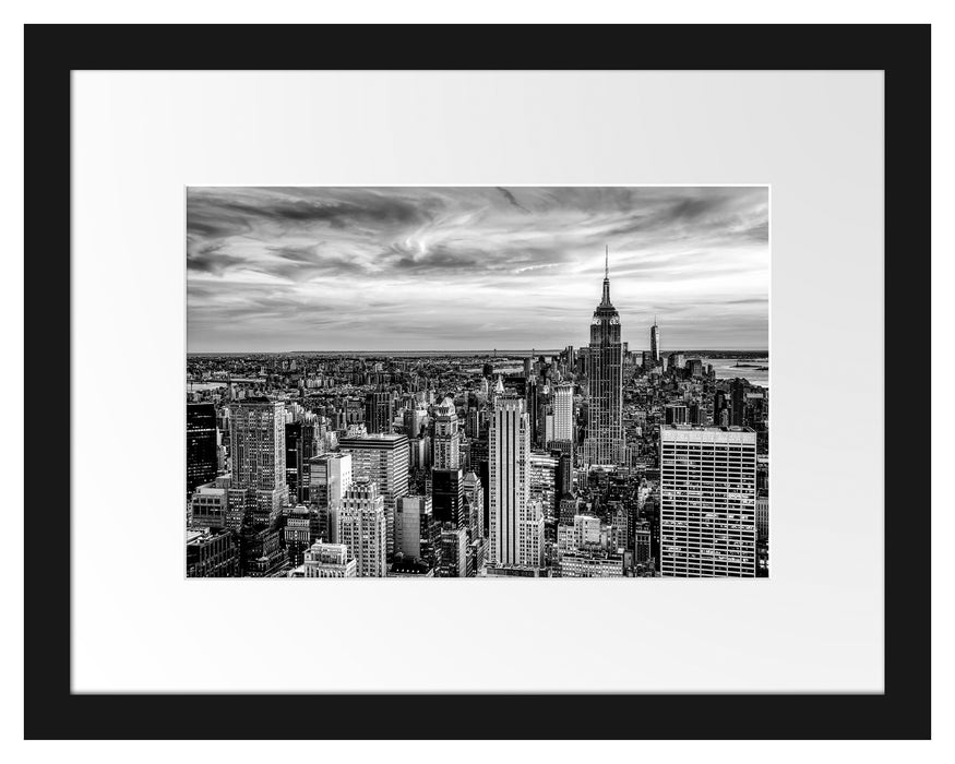 Pixxprint New York City bei Sonnenuntergang, Monochrome, im Galerie-Passepartout Bilderrahmen