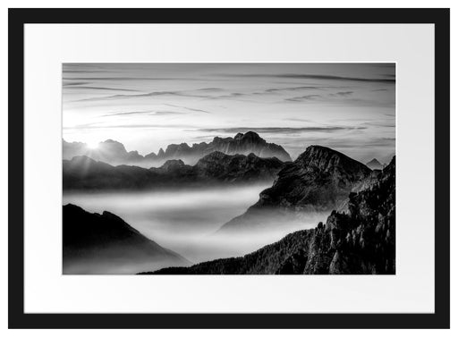 Vernebelte Berge bei Sonnenaufgang, Monochrome Passepartout Rechteckig 40