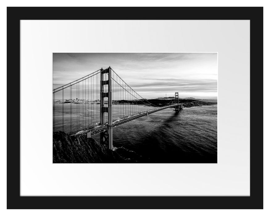 Pixxprint Golden Gate Bridge bei Sonnenuntergang, Monochrome, im Galerie-Passepartout Bilderrahmen