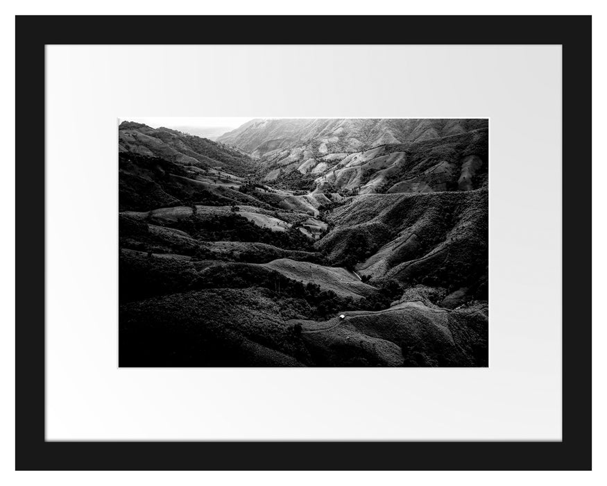 Pixxprint Grüne Berglandschaft in Thailand, Monochrome, im Galerie-Passepartout Bilderrahmen