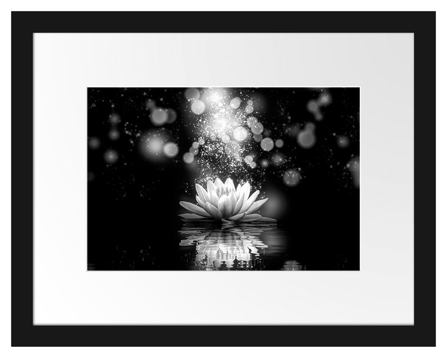 Pixxprint Magische Lotusblüte mit Glitzerstaub, Monochrome, im Galerie-Passepartout Bilderrahmen