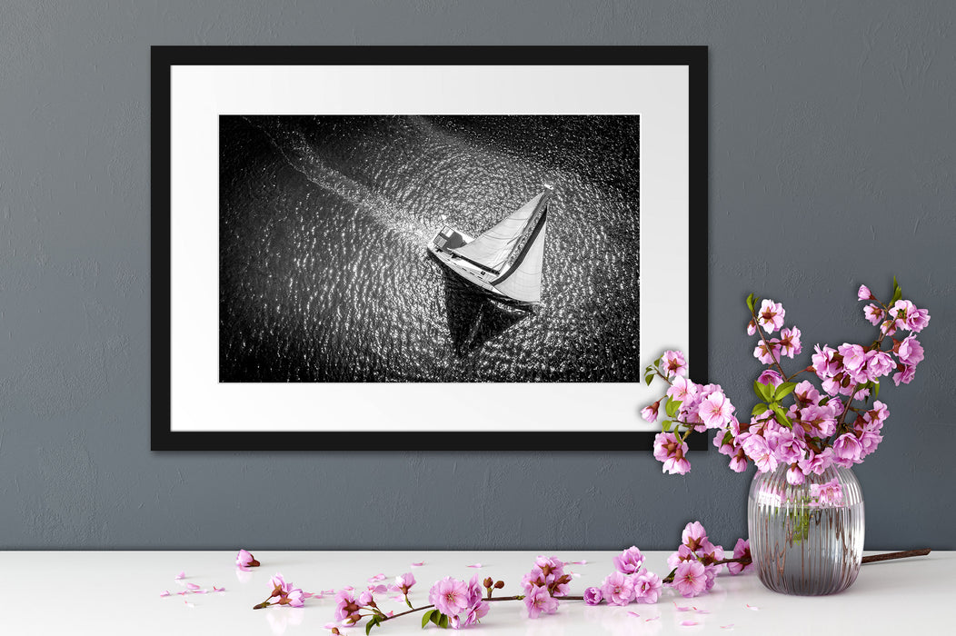 Einsames Segelboot auf dem Meer, Monochrome Passepartout Detail Rechteckig