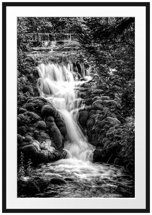 Wasserfall im grünen Wald, Monochrome Passepartout Rechteckig 100