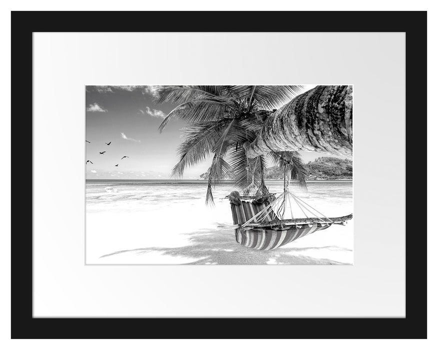 Pixxprint Bunte Hängematte am Traumstrand, Monochrome, im Galerie-Passepartout Bilderrahmen