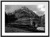 Einsames Rentier vor Berglandschaft, Monochrome Passepartout Rechteckig 80