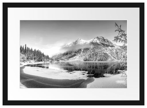 Winterlandschaft mit gefrorenem Bergsee, Monochrome Passepartout Rechteckig 40
