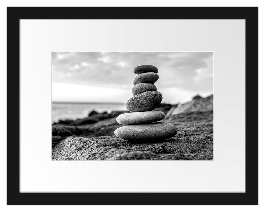 Pixxprint Kieselpyramide im Sonnenuntergang, Monochrome, im Galerie-Passepartout Bilderrahmen