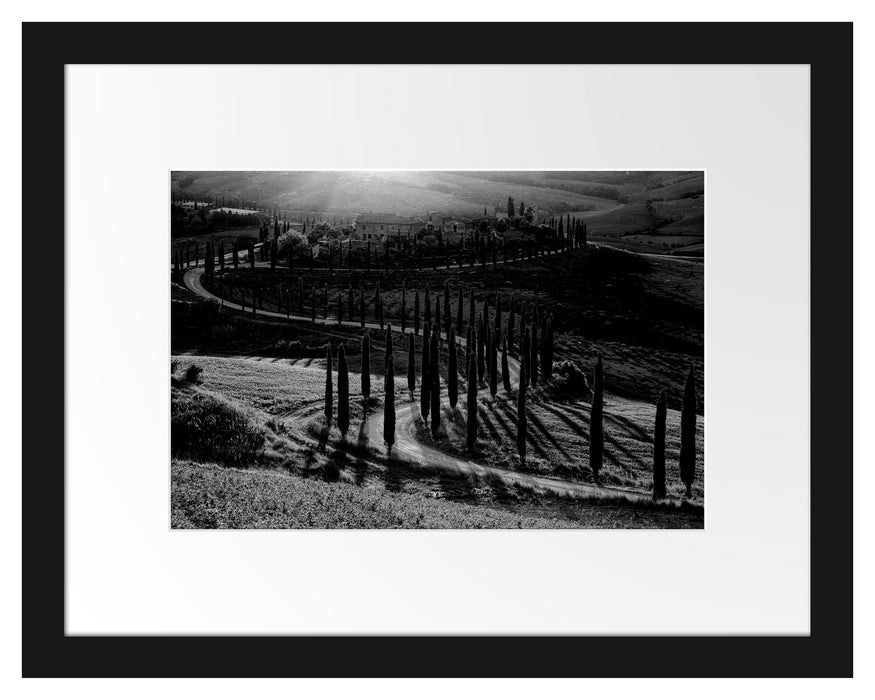 Pixxprint Straße in der Toskana im Sonnenuntergang, Monochrome, im Galerie-Passepartout Bilderrahmen