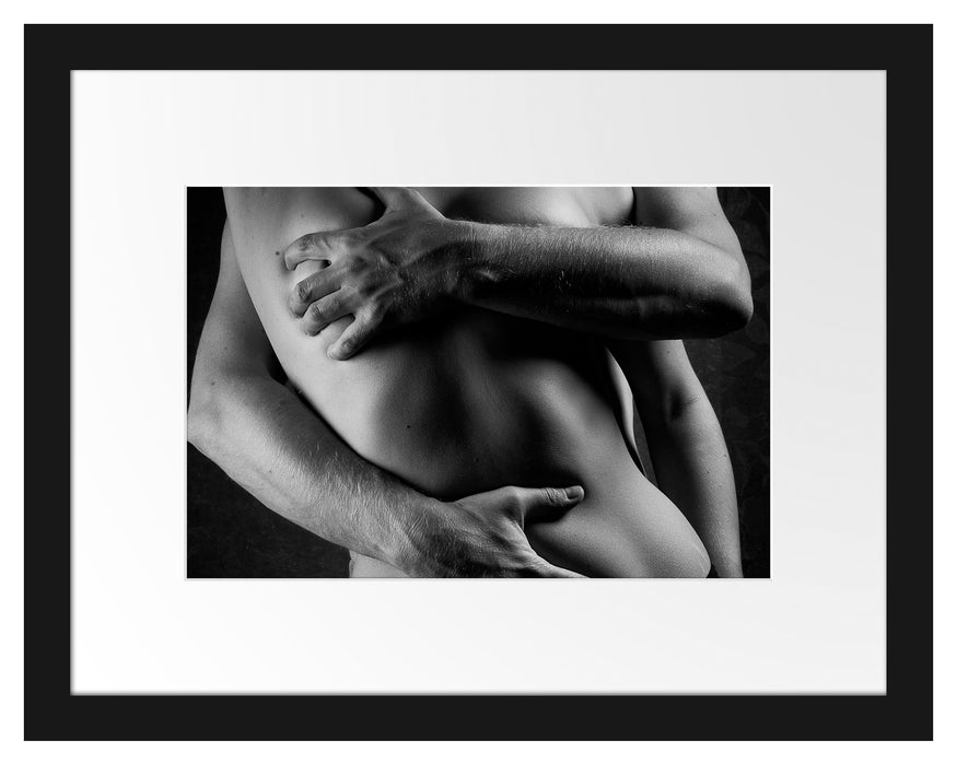 Pixxprint Sinnliche Umarmung von hinten nackt, Monochrome, im Galerie-Passepartout Bilderrahmen