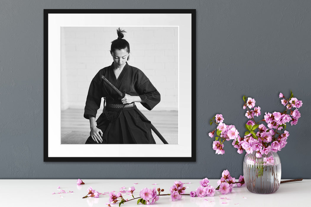 stolze Samurai-Kriegerin Kunst B&W Quadratisch Passepartout Dekovorschlag