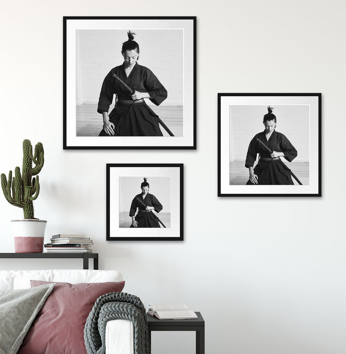 stolze Samurai-Kriegerin Kunst B&W Quadratisch Passepartout Wohnzimmer