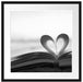 Herz aus einer Buchseite Passepartout Quadratisch 55x55