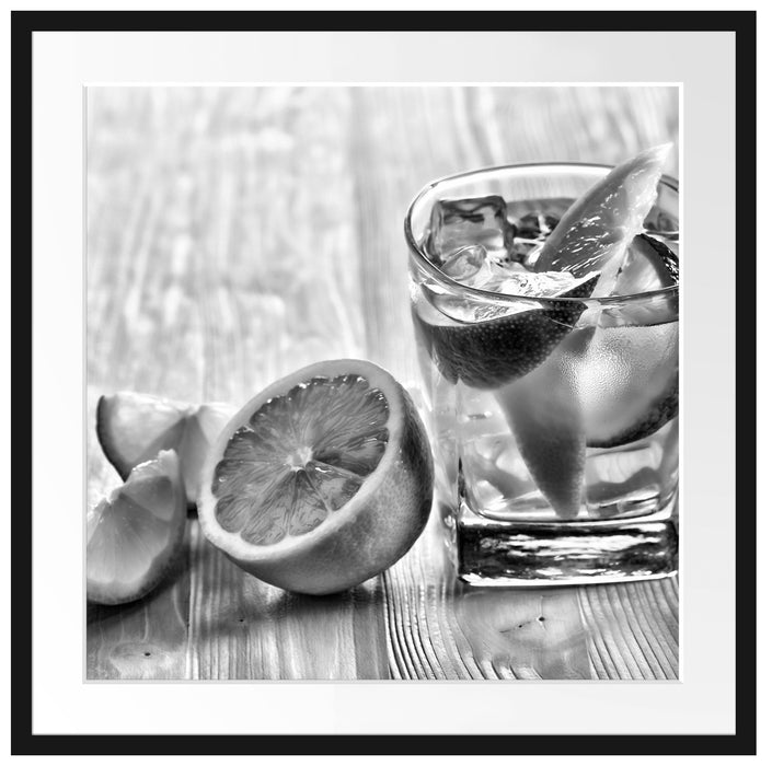 Gin Tonic Shot mit Zitronen Passepartout Quadratisch 70x70