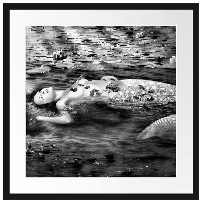 Meerjungfrau im Wasser liegend Passepartout Quadratisch 55x55
