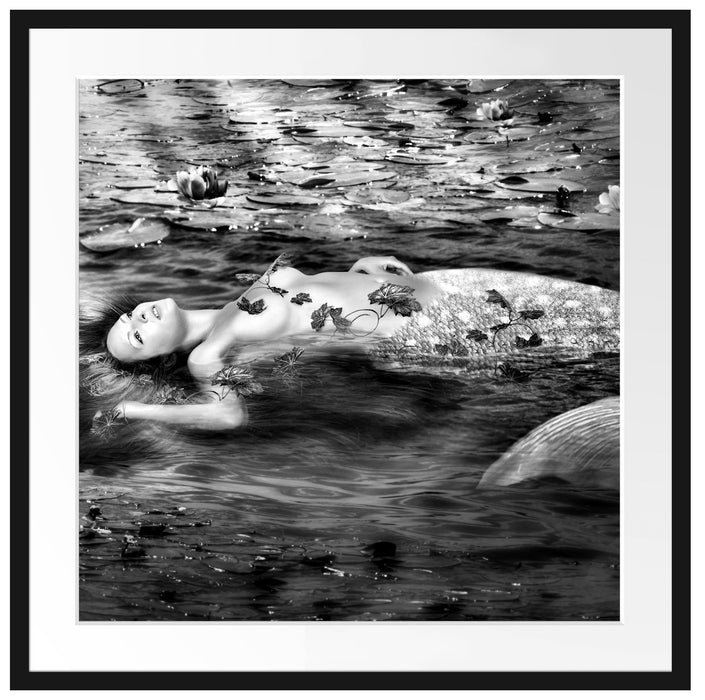 Meerjungfrau im Wasser liegend Passepartout Quadratisch 70x70