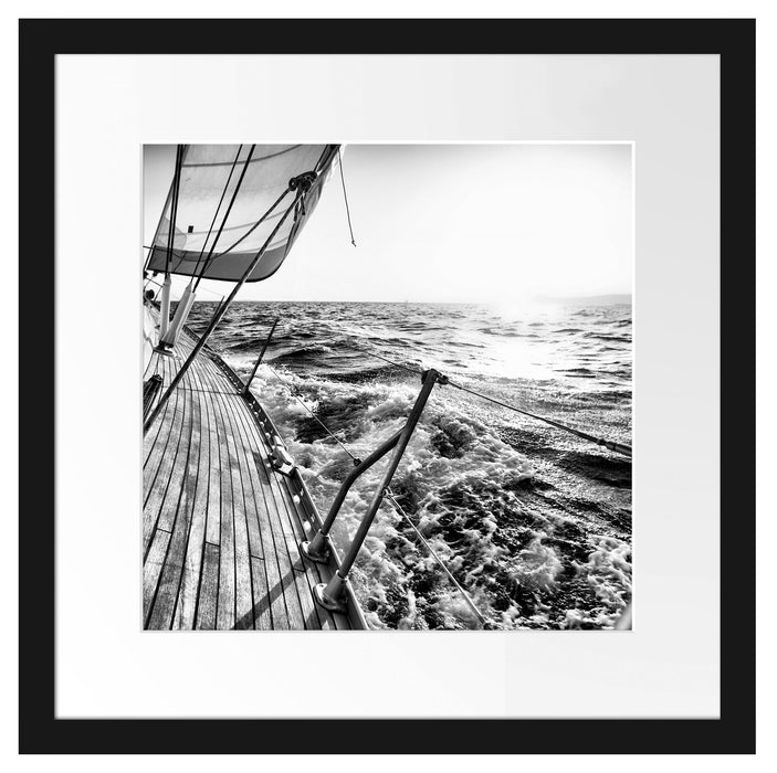 Segelboot im Meer Passepartout Quadratisch 40x40