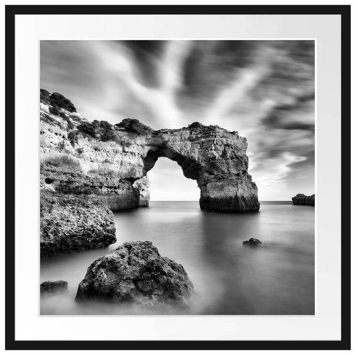 Riesiger Berg im Meer Passepartout Quadratisch 70x70